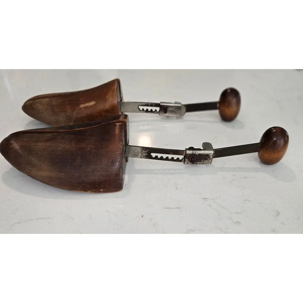 Vintage Wooden Shoe Trees‎ Adjustable Split Toe Metal Hardware Pair Brown